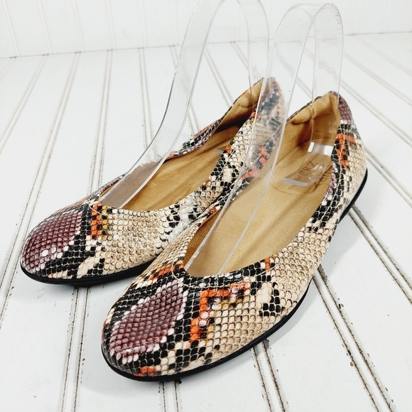 NEW Naturalizer Women's Vivienne Snakeskin Slip On Casual Comfy Flats M54 - Picture 2 of 9